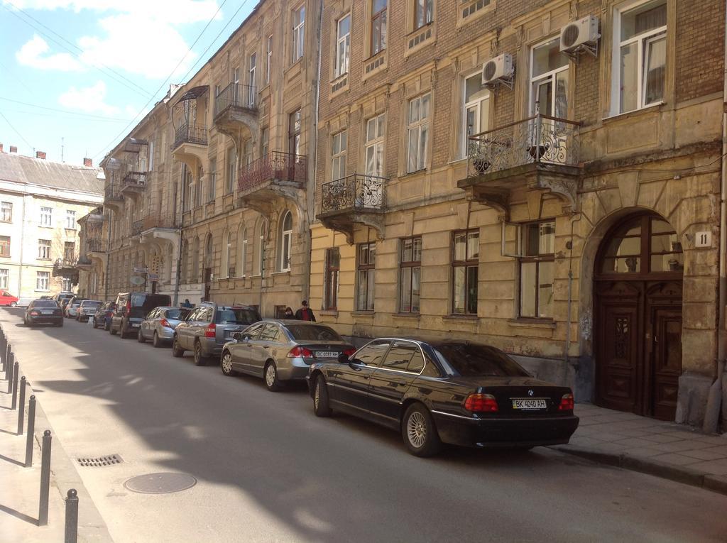 Apartment On Konyskogo Lviv Luaran gambar